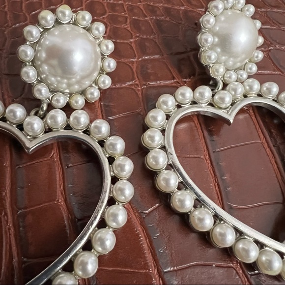 H&M Silver & White Pearl Heart Shaped Drop Dangle Large Medium Pretty Earrings - Picture 8 of 16